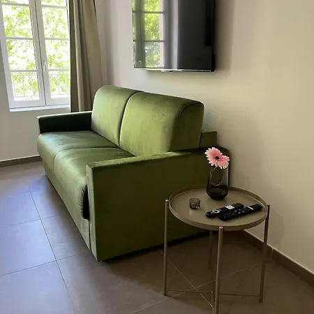 Appart hôtel Sous Les Platanes *